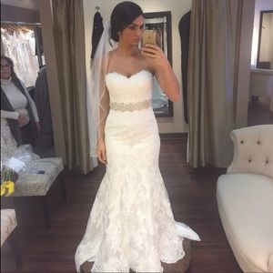 💕 Strapless lace gorgeous wedding dress 💕
